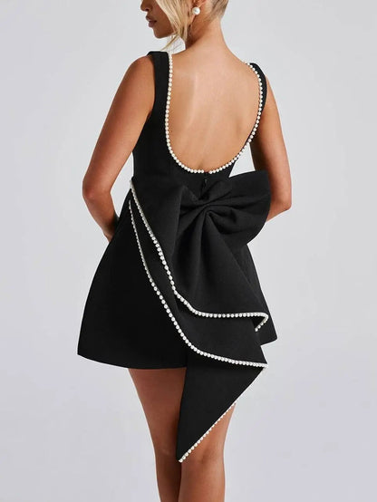 Short Fitted Dress with Bow and Pearls – Square Neckline and Tied Back